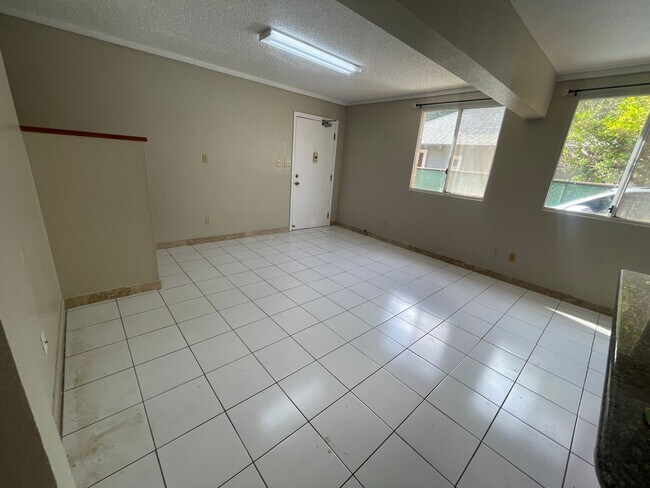 Building Photo - 731B 10th Ave