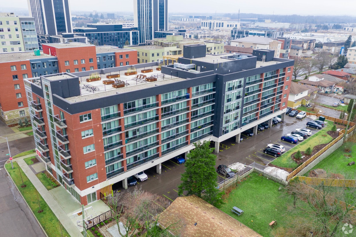 Building Photo - Platinum II