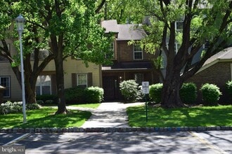 Building Photo - 6062 Cedar Ct