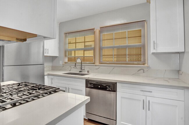 Foto del edificio - 13804 Moorpark St