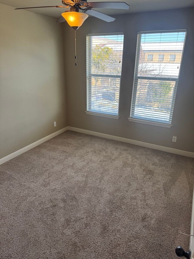 Interior Photo - Square 9