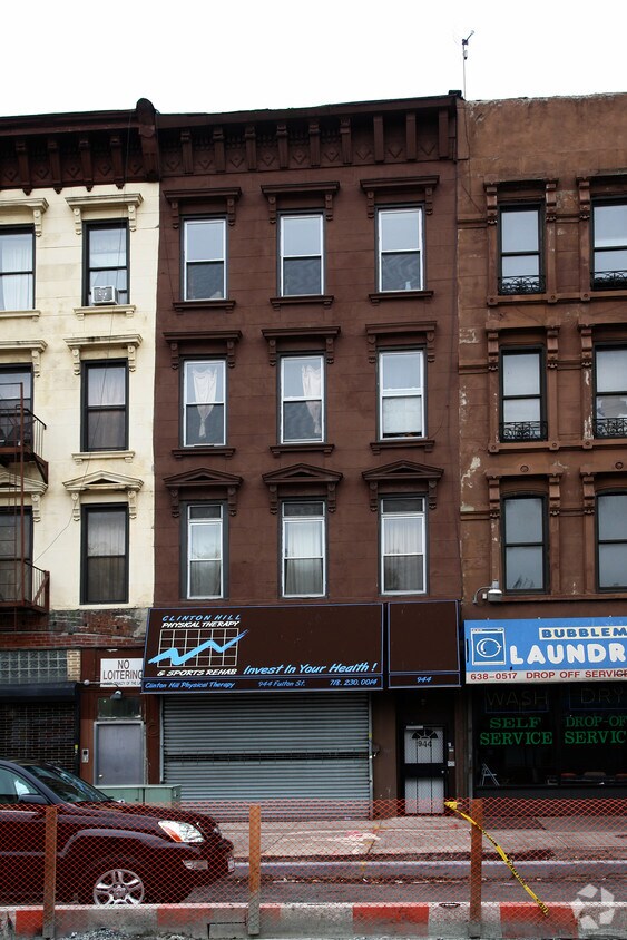 Building Photo - 944 Fulton St