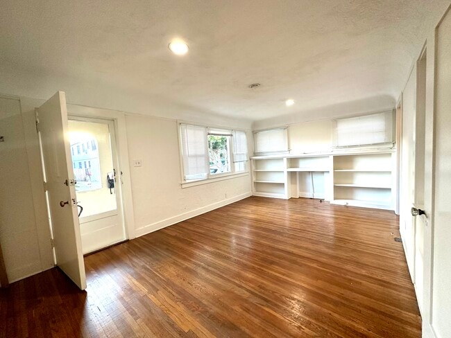 Building Photo - 1307 Harvard St