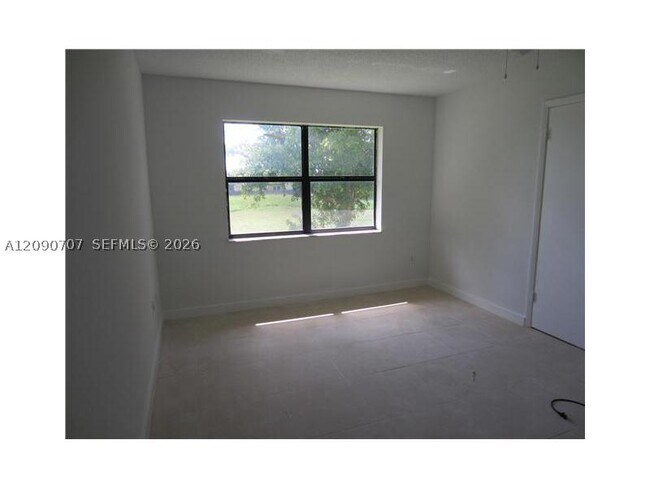 Foto del edificio - 862 NE 209th St