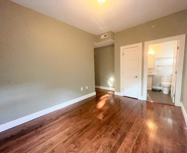 Foto del edificio - 3.0 bedroom in Cambridge Massachusetts 02139