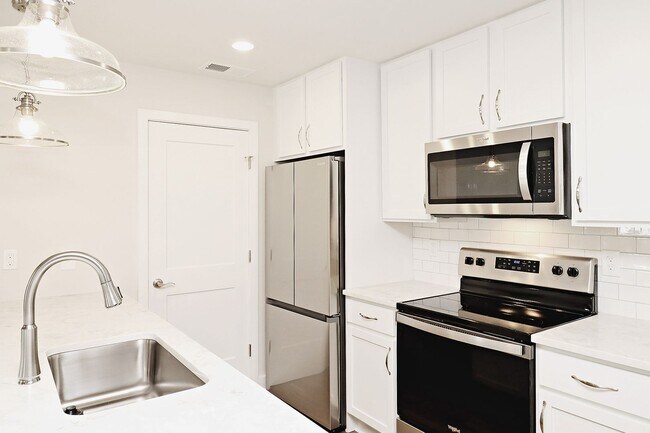Foto del edificio - Dog-Friendly Ground Level Apartment