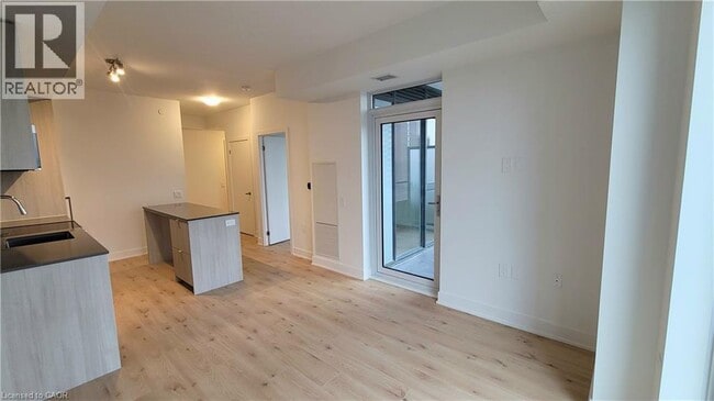 Building Photo - 2088 James St