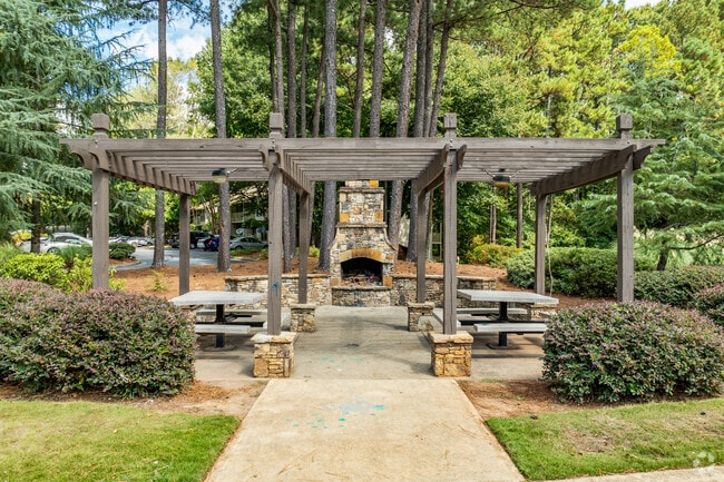 Building Photo - East Perimeter Pointe Apartments