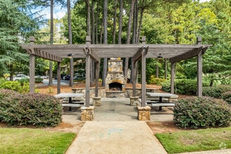 Building Photo - East Perimeter Pointe Apartments