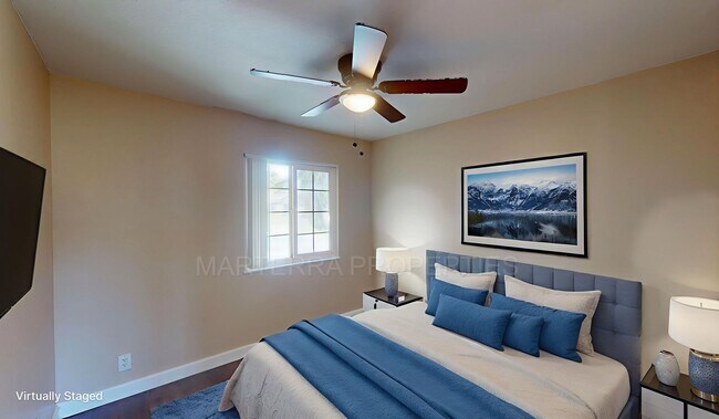 Foto del edificio - Remodeled 4 bedroom home in Huntington Beach