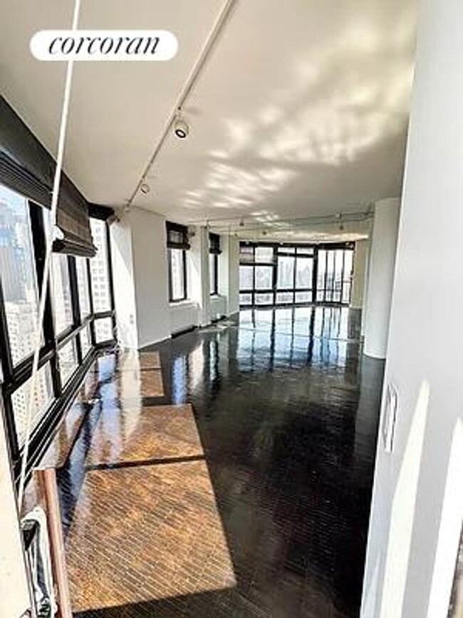 Foto del edificio - 305 E 65th St