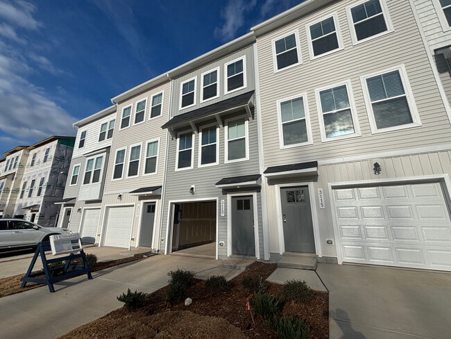 Building Photo - Room in Townhome on Bomore Rd