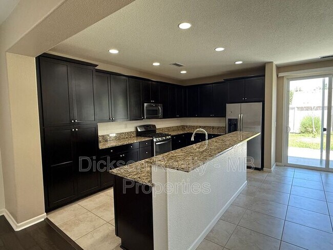 Building Photo - 10760 Ridgebrook Dr