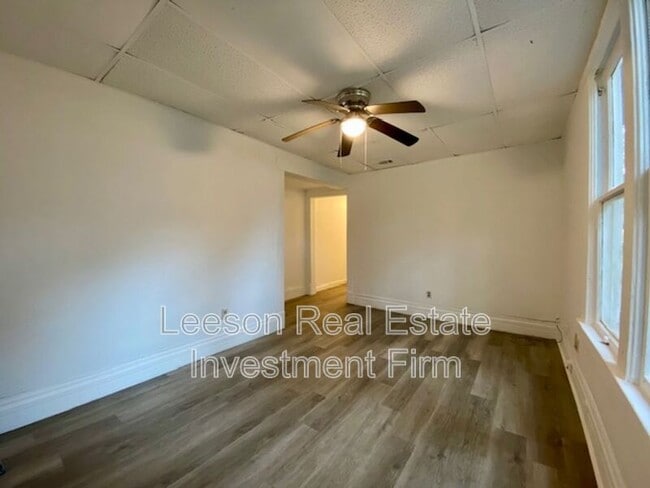 Building Photo - 426 Merrick St