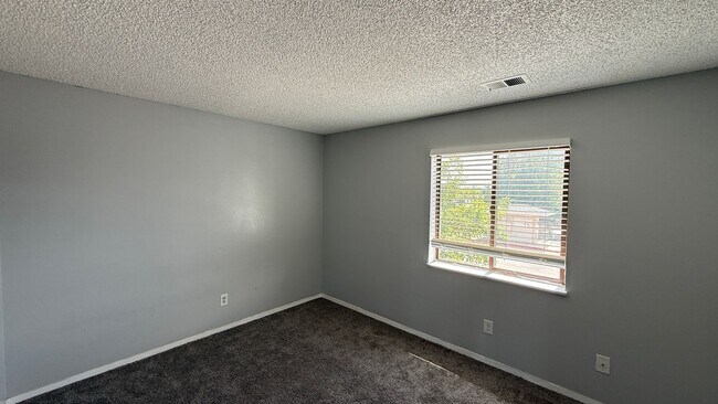 Foto del edificio - Spacious 2-bedroom Condo available in Aurora