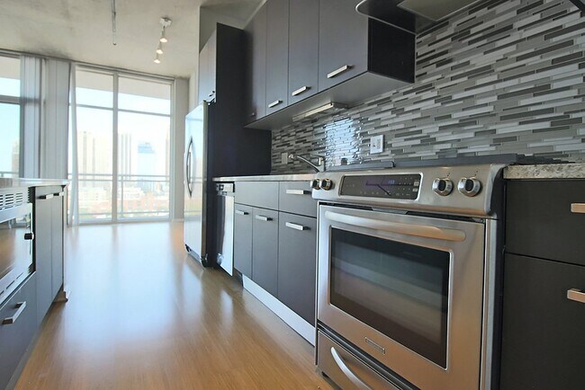 Foto del edificio - 156 W Roosevelt Rd