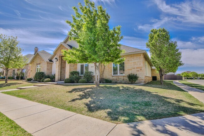 Foto del edificio - Stunning 4-Bedroom Luxury Home with Resort-Style Pool in Prestigious Oakmont Estates – Available ...