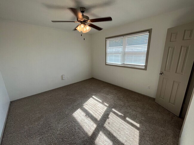 Foto del edificio - 8202 Vernon Ave