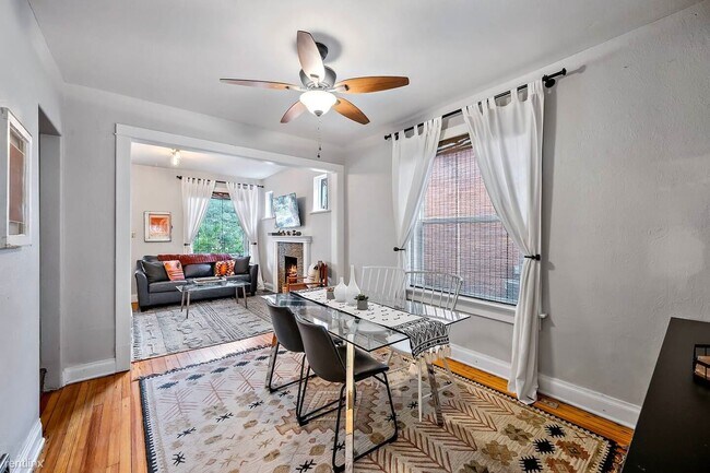 Building Photo - 3 br, 1 bath Townhome - 228 South Logan St...