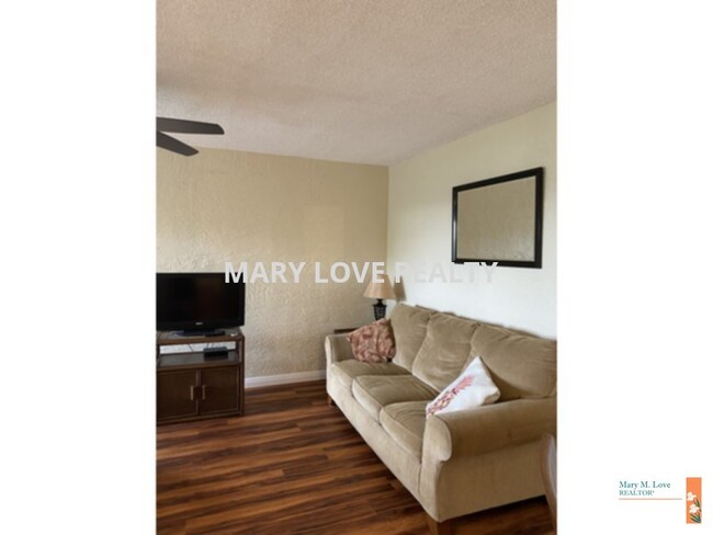 Foto del edificio - Beautifully remodeled 1 Bed 1 Bath Partial...