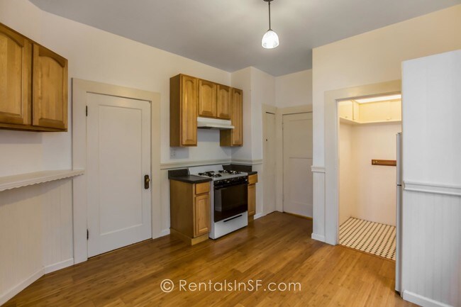 Building Photo - 2857 Bush St