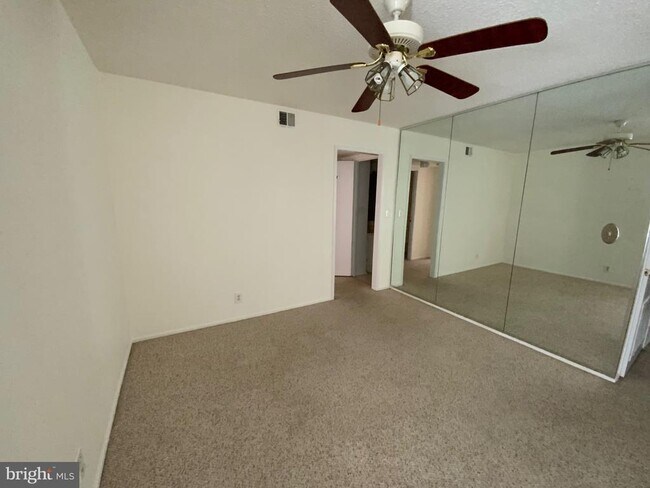 Foto del edificio - 5903 Mt Eagle Dr