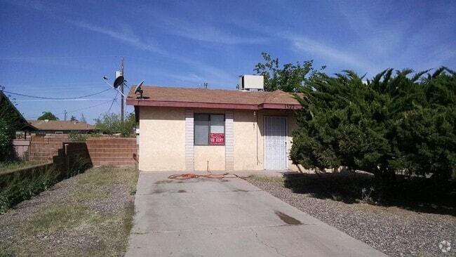 Building Photo - 1320 S Sandburg Dr