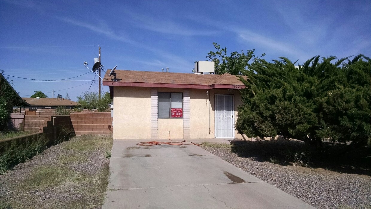 Foto principal - 1320 S Sandburg Dr
