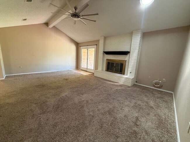 Foto del edificio - 7933 Hearne Dr