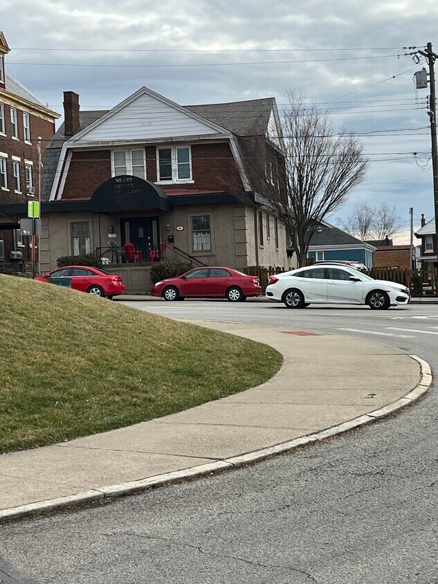 Foto principal - 345 W McMillan St