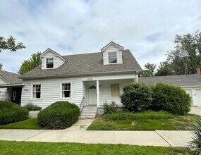 Building Photo - 1660 W Resseguie St