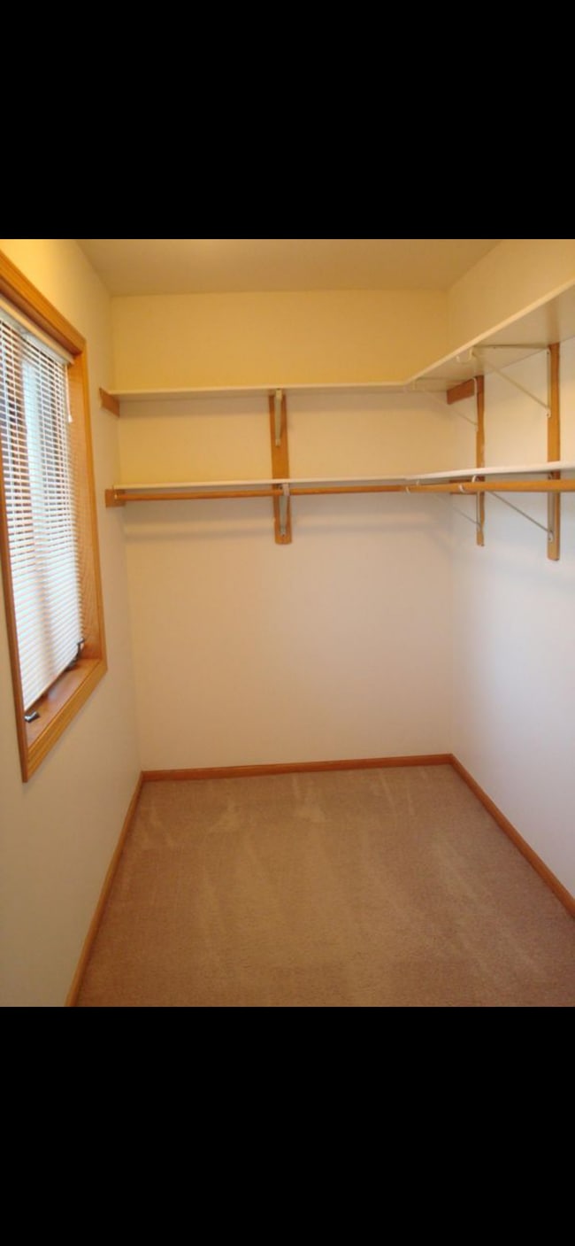 Building Photo - N26W26334 Quail Hollow Rd
