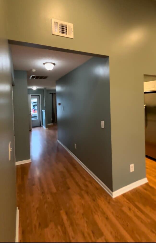 Building Photo - 1208 Apex Ln