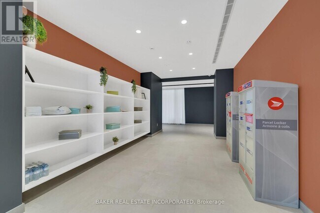 Photo du bâtiment - 3030 Pharmacy Ave