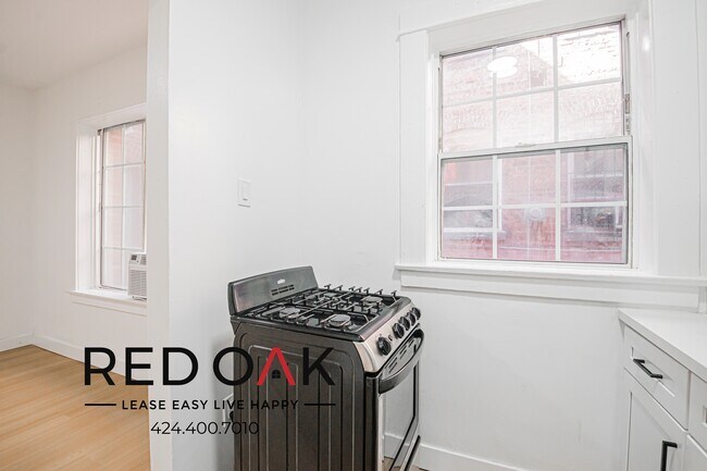 Foto del edificio - 1110 S Lake St