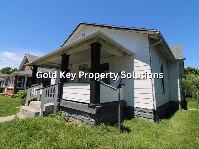 Building Photo - COMING SOON!! Spacious 3 BR 1 BA with Covered Porch and Garage (SECTION 8 APPROVED)