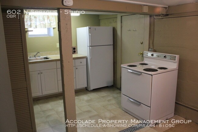 Building Photo - Studio Very close to CWU and Downtown