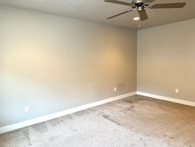 Building Photo - 822 S Aspen Wy