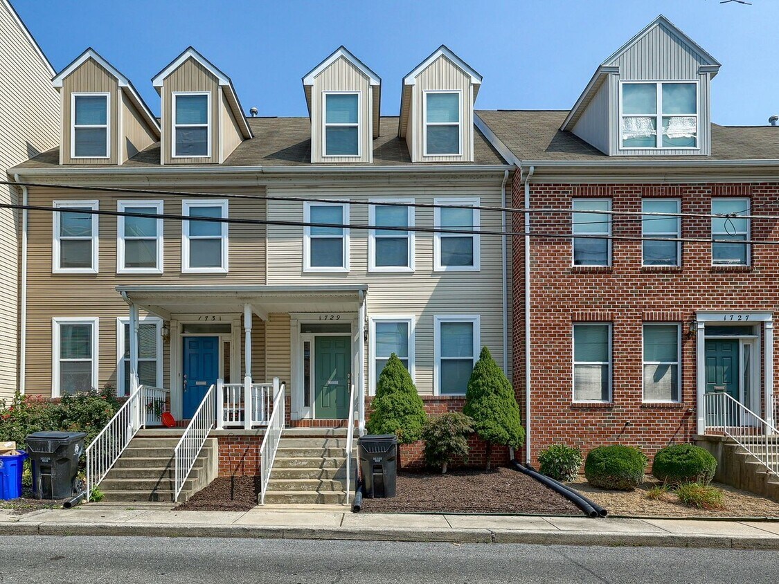 Primary Photo - Spacious 3 bedroom on Fulton St