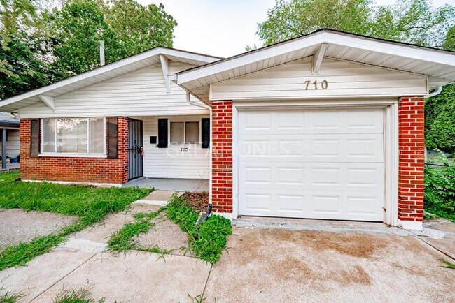 Building Photo - 710 Chambers Rd