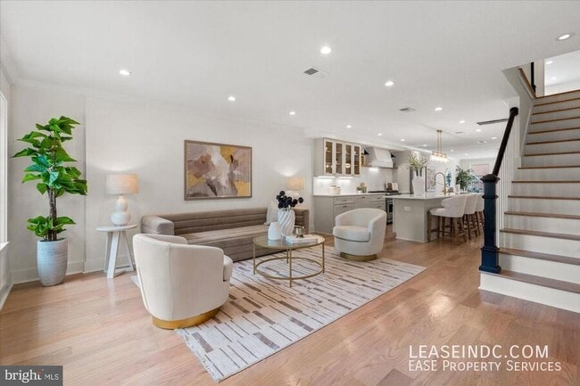 Foto del edificio - 1708 1/2 10th Street NW-