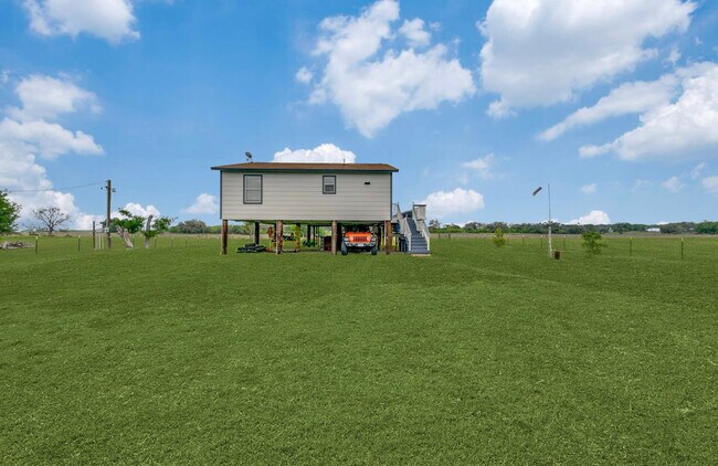 Building Photo - 122 N Rio Alegre Rd