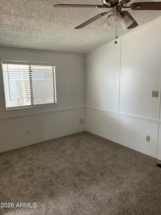 Building Photo - 415 E Villa Theresa Dr