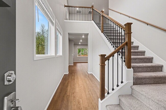 Foto del edificio - 4 bed 2.5 bath spacious home available for move in NOW