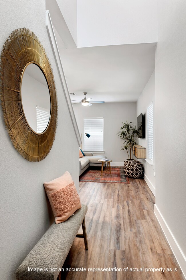 Foto del edificio - 28325 Birnham Woods Dr