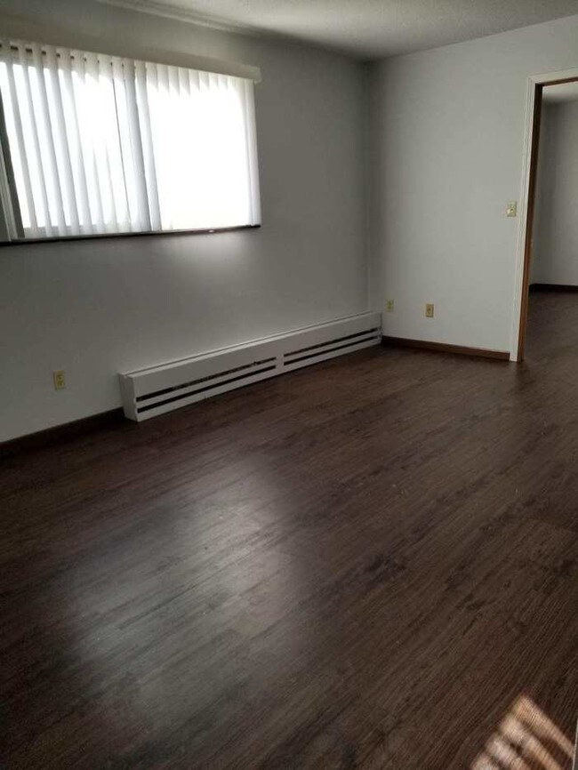 Building Photo - SW 1 Bedroom, Secure entry, Heat/Water Paid!