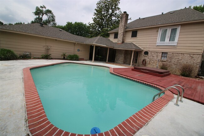 Foto del edificio - 7506 Pine Green Ln