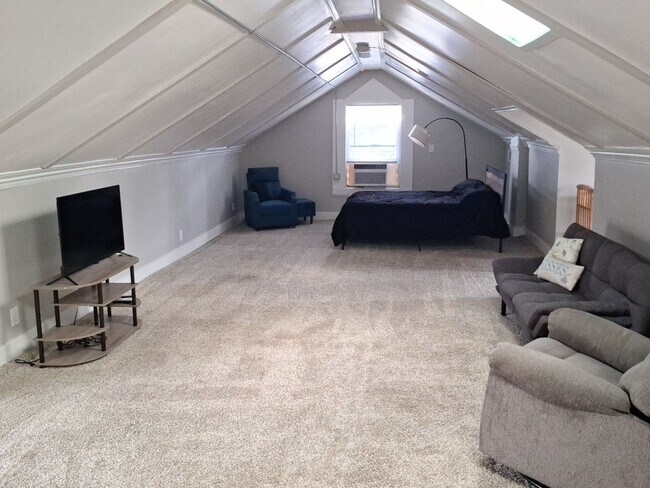 Foto del edificio - 1BR/1BA ready to rent 2 blocks from Lakebottom