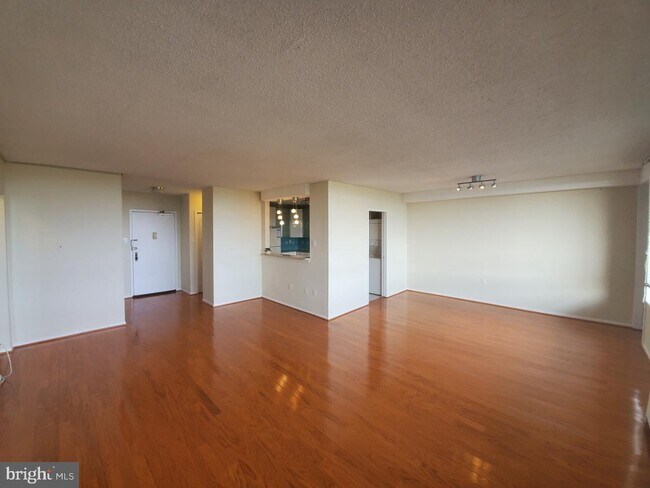 Building Photo - 3705 S George Mason Dr