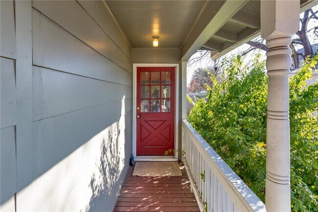 Building Photo - 1613 Deloney St